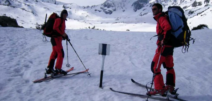 Echipele de salvare urcă pe munte pentru a recupera trupurile copiilor alpinişti FOTO Arhivă salvamonthd