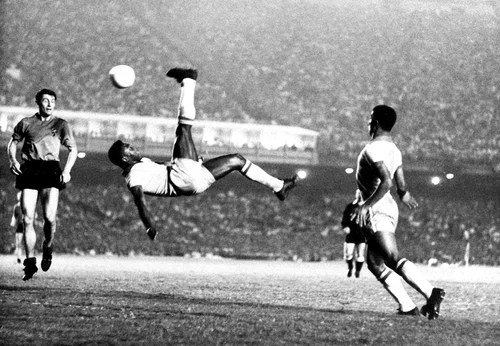 Jucator brazilian Pele foarfeca meci 1968 FOTO Profimedia jpg