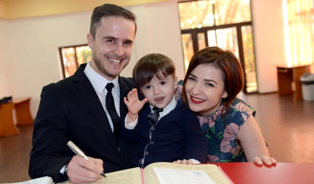 Micuțul Tedi a asistat la cununia civilă a părinților luiFoto: Arhiva personală