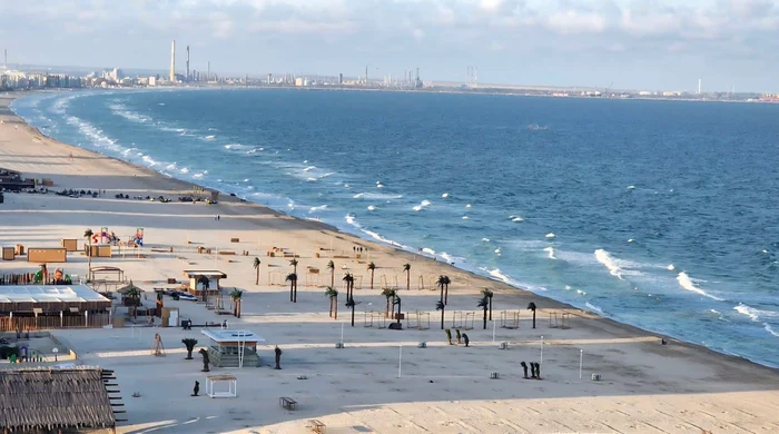 Propunere: șezlonguri separate și zone dedicate nefumătorilor Foto: Neptun Tv