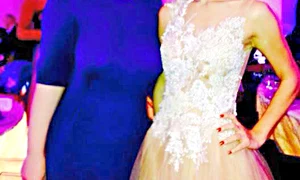 A fost profund  impresionată de  şarmul Oanei Lis jpeg