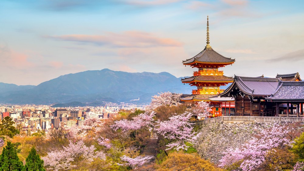 Trend nou în turism: românii tineri preferă Asia în locul Europei. Japonia, destinația-vedetă