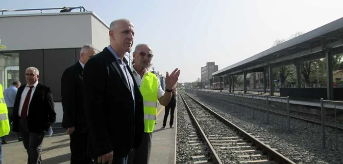 Ministrul Dan Costescu le cere transportatorilor feroviari de stat o promovare mai agresivă a căilor ferate