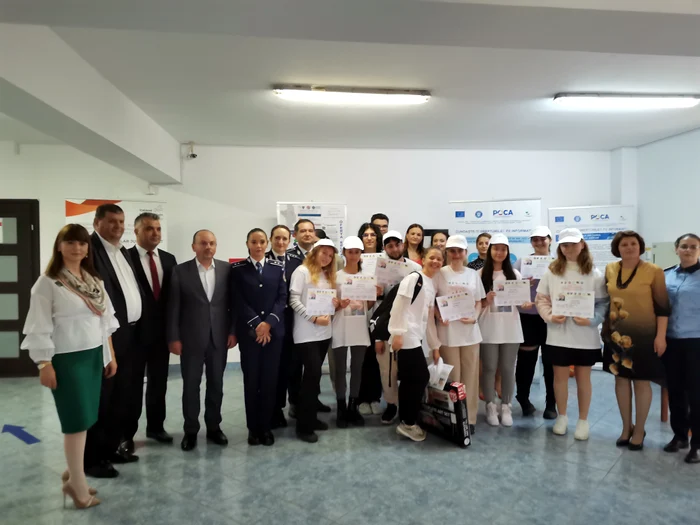 12 elevi talentați au fost premiați pentru lucrările realizate FOTO: A.M.