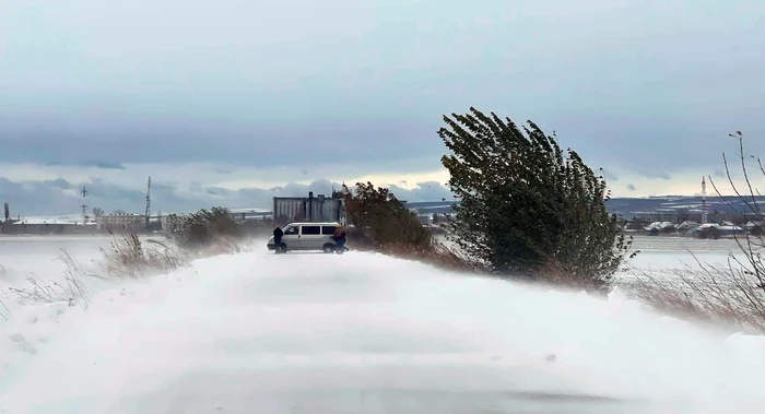Mai multe șosele de la câmpie au fost închise. SURSA FOTO Primăria Râmnicu Sărat