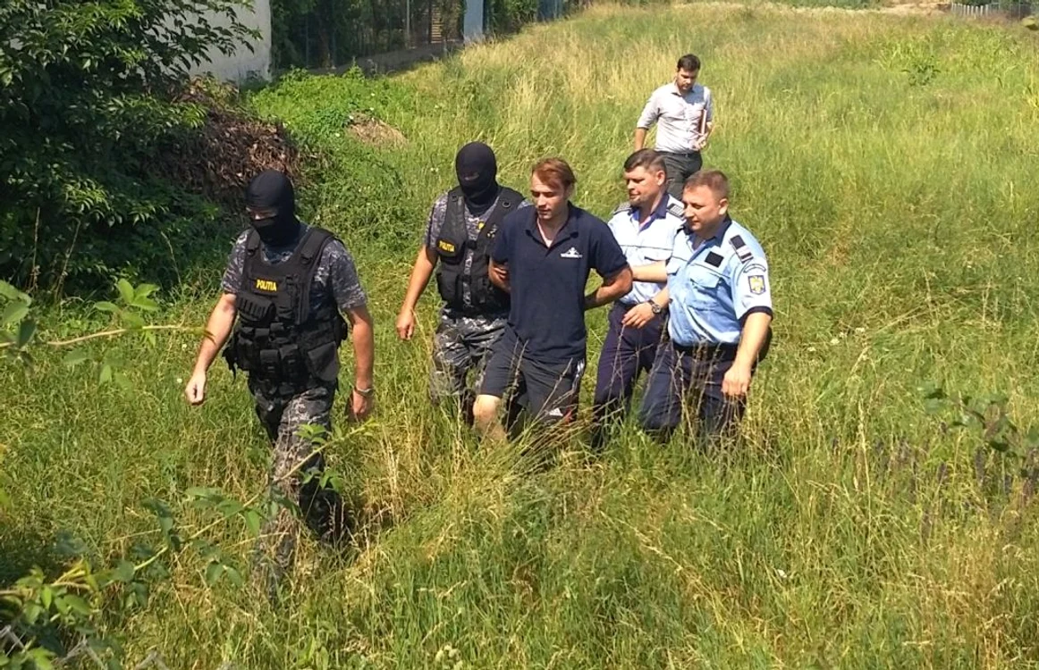 Bărbatul a fost pus să explice cum a comis ororile de la Alba Iulia