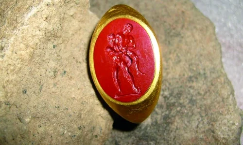 Inel sigiliu descoperit  de doi pasionaţi de istorie jpeg