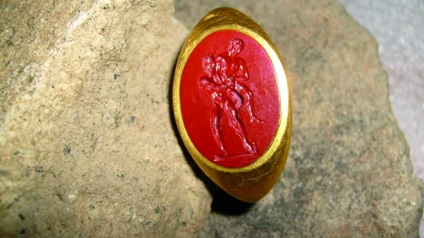 Inel sigiliu descoperit de doi pasionaţi de istorie jpeg