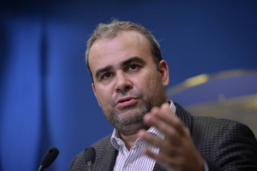Darius Vâlcov, condamnat la 6 ani de închisoare. Fostul ministru, acuzat de trafic de influență și spălare de bani