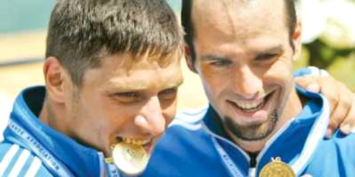 Victor Mihalachi (foto stânga - 23 de ani) şi Alexandru Dumitrescu (foto dreapta - 24 de ani)