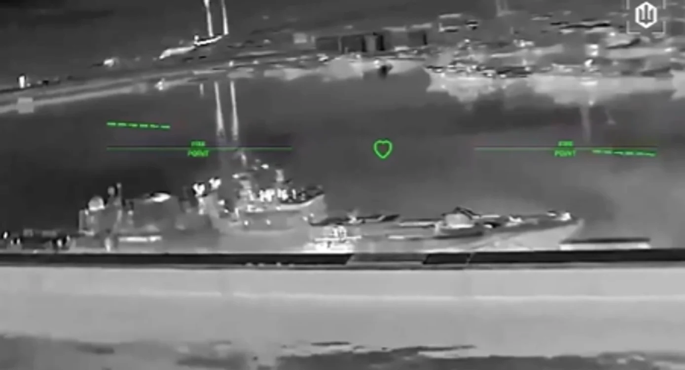 Nava distrusă de ucraineni  FOTO: captură video X Nexta