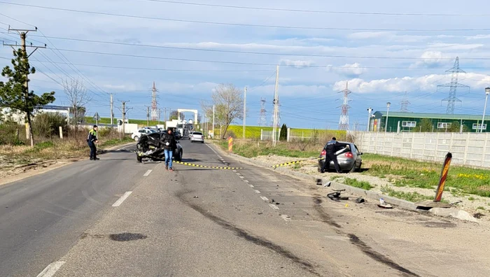 Două autoturisme au fost implicate în accident FOTO: martor