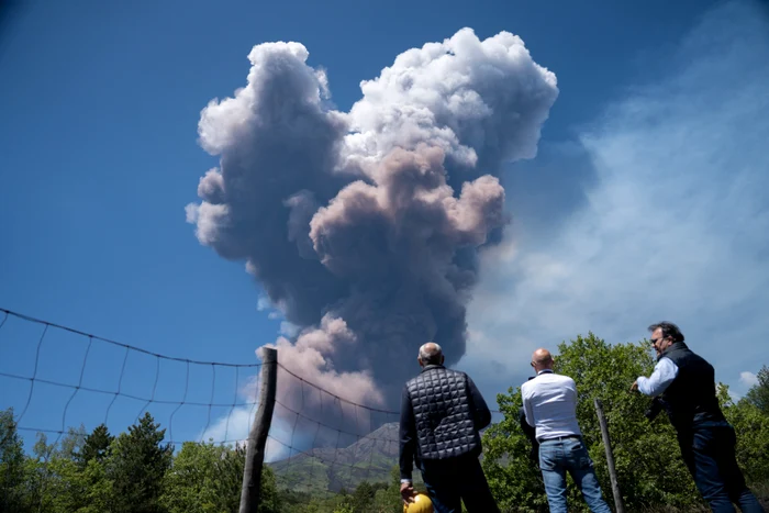 Vulcanul Etna a erupt luni dimineață FOTO Reuters