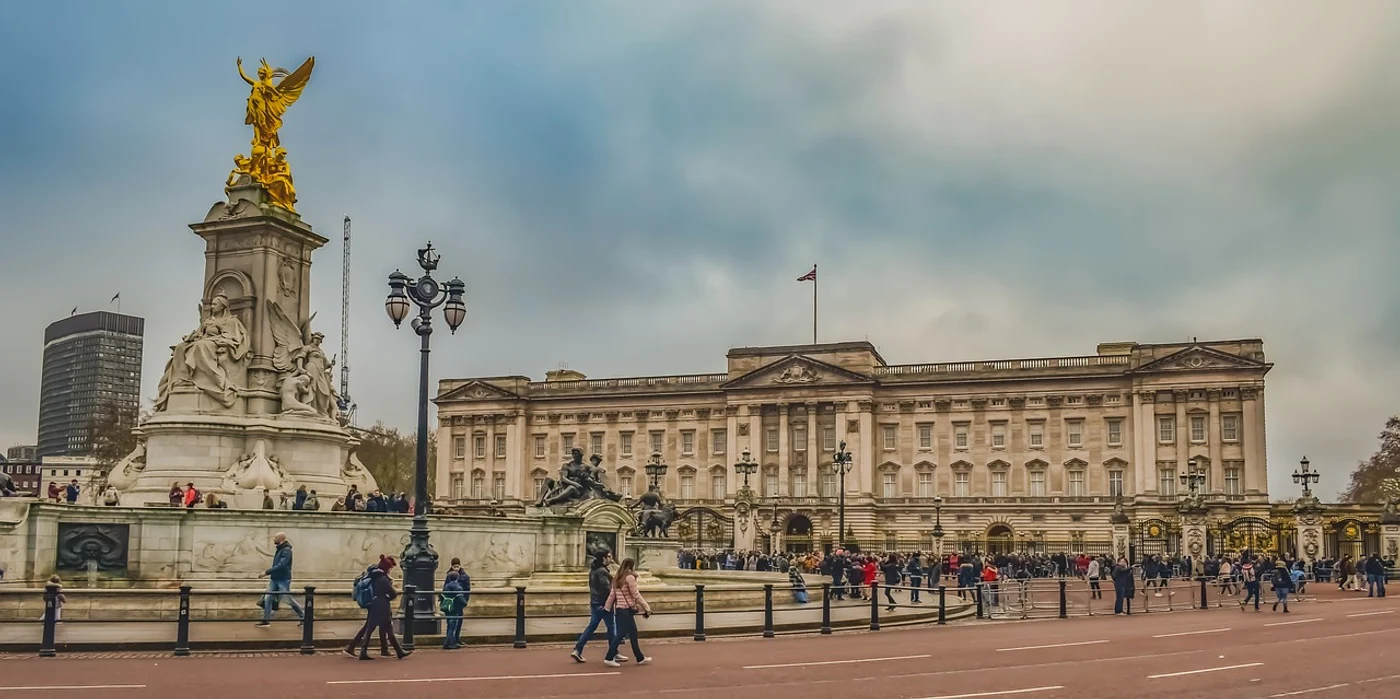 buckingham palace 3932671 1280 jpg