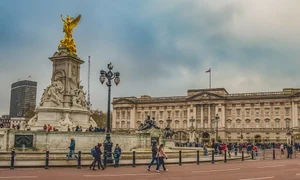 buckingham palace 3932671 1280 jpg