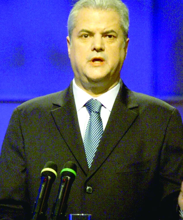 20 iunie. Adrian Năstase a încercat să se sinucidă în momentul în care poliţiştii au venit la vila din Zambaccian pentru a-l duce în arest la Rahova