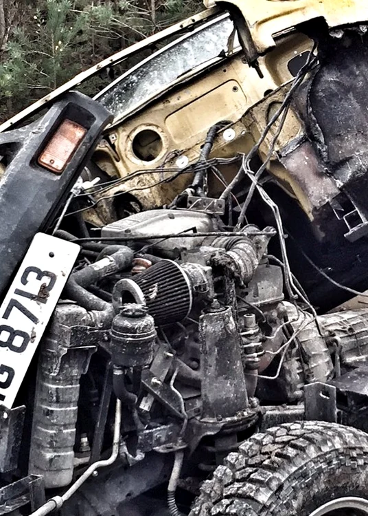 Mașina a fost complet distrusă în timpul accidentului