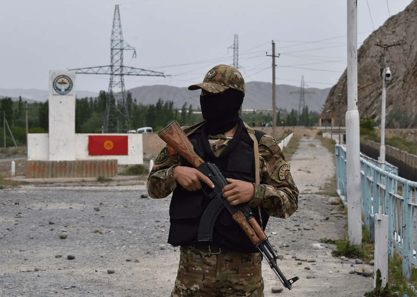 Ciocniri armate între polițiștii de frontieră din Kîrgîzstan și Tadjikistan VIDEO