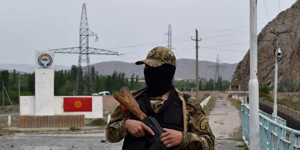 soldat kîrgîz la granița cu tadjikistanul foto afp jpg