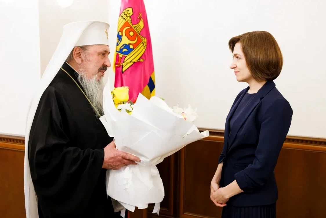 ÎPS Petru și Maia Sandu, președinta Republicii Moldova. FOTO Basilica