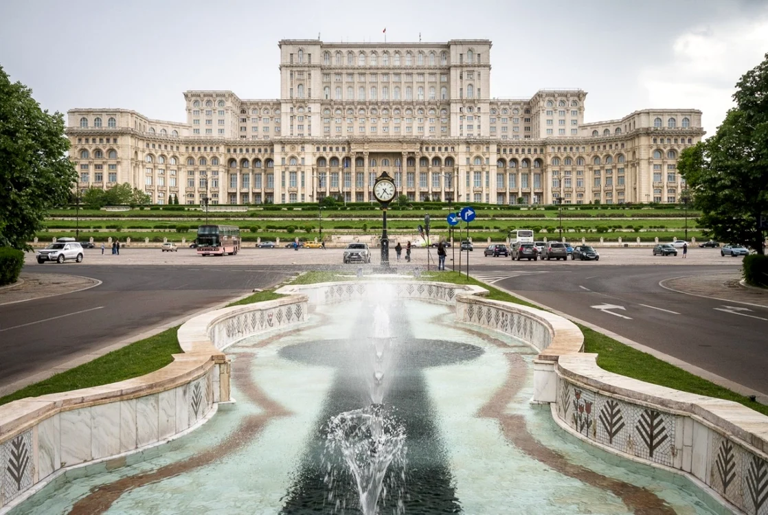 calarasi casa poporului o constructie impunatoare foto bucurestiulmeudrag.ro