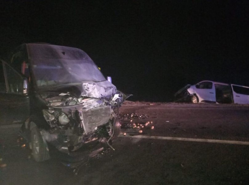 7 răniți au ajuns la spital după o ciocnire violentă între două microbuze, în Sălaj