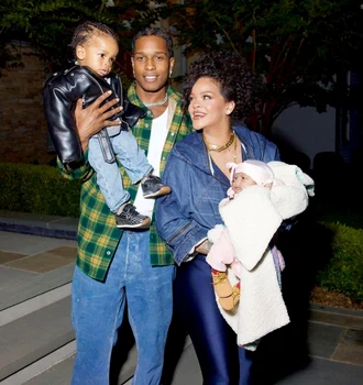 Rihanna şi A$AP Rocky, pictorial în 4 cu copiii