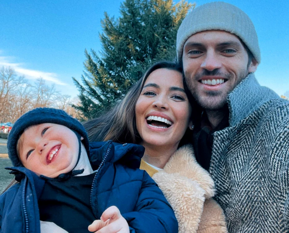 Lili Sandu, Silviu Țolu și micuțul Thomas Jay, fericiți că au scăpat de Covid. Foto: Instagram