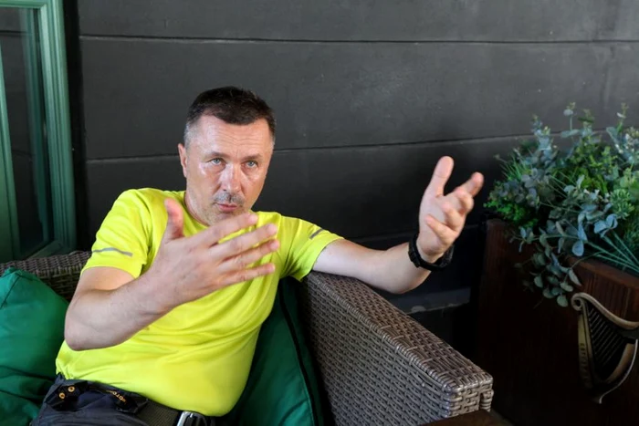 Liviu, fratele lui Mugur Mihăescu, a studiat cu atenție noile reguli