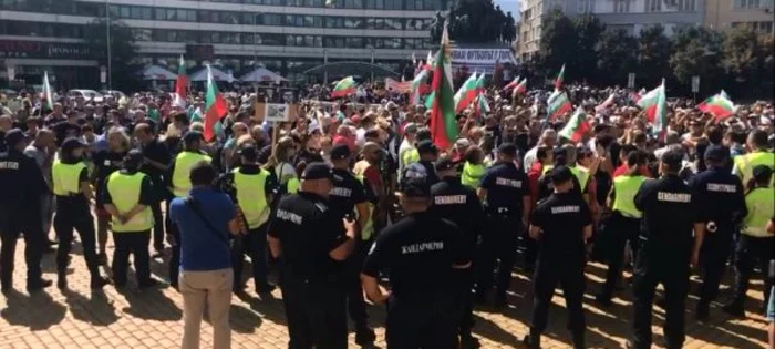 Numărul de cazuri de îmbolnăvire cu Covid-19 a crescut alarmant în Bulgaria, din cauza nerespectării măsurilor de protecţie la protestele recente.