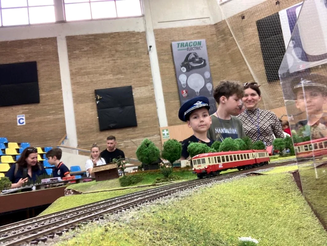 expozitie trenuri jpg