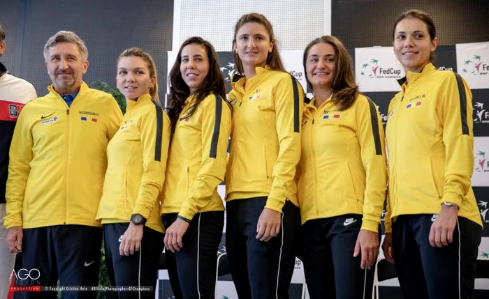 
    Echipa de Fed Cup a RomanieiFOTO: Sportpictures.eu  