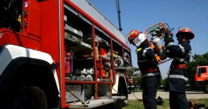 Târgu-Jiu:  Centrală termică în flăcări pe strada Severinului