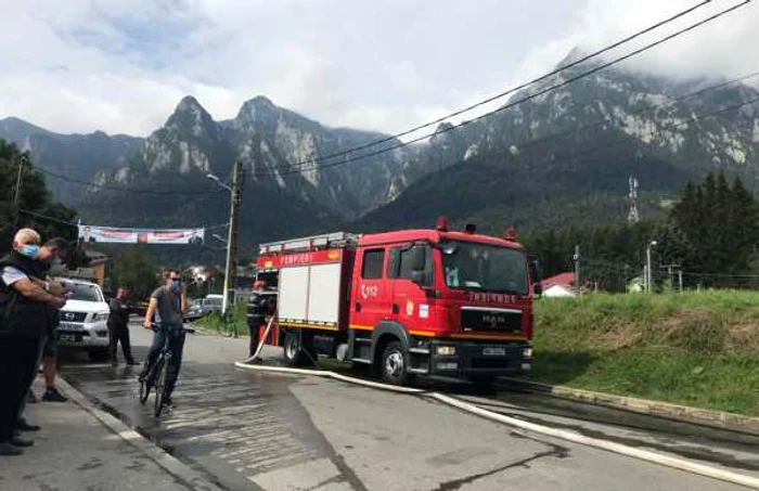 incendiu busteni service auto