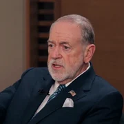 Mike Huckabee foto captura video The Tucker Carlson Show png