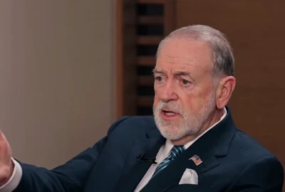 Mike Huckabee foto captura video The Tucker Carlson Show png