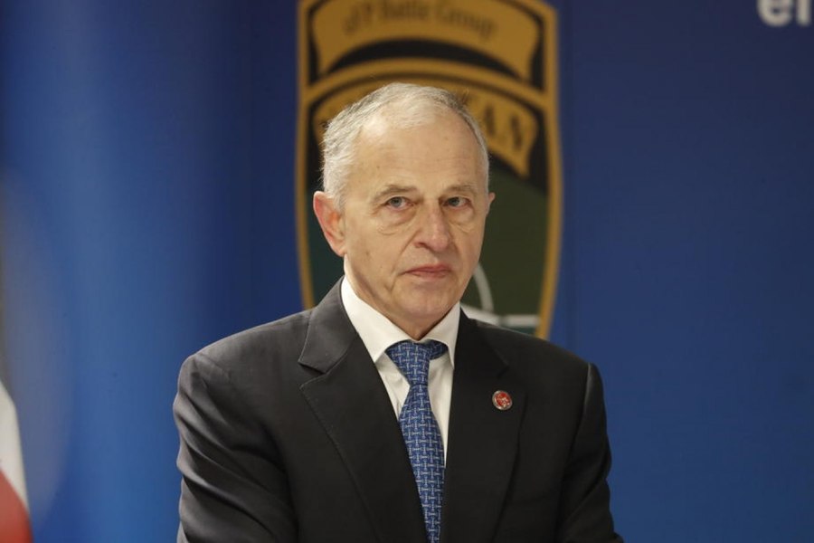 Mircea Geoană, un prim pas spre Palatul Cotroceni: a înregistrat sigla de campanie pentru prezidențiale. Remus Pricopie: „Încalcă reguli diplomatice elementare” FOTO