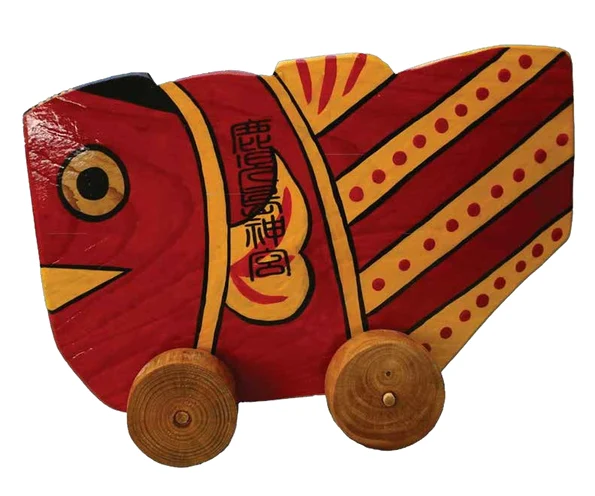 Taikuruma, jucăria-amuletă japoneză (foto: Muzeul Municipal „Ioan Raica“ Sebeş)