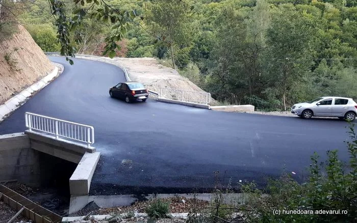 Şoseaua spre Mănăstirea Prislop. FOTO: Daniel Guţă. ADEVĂRUL.