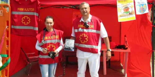 Paramedicul acuzat de viol şi agresiuni sexuale în tabăra de la Râşnov îşi afişează diplomele şi relaţiile pe Facebook