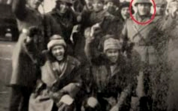 Ion Nicolescu (în medalion), alături de militarii săi de la UM 01065