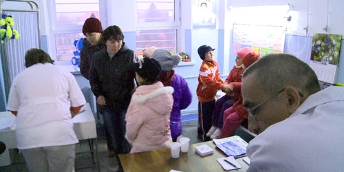 Cei opt copii au fost consultati de medici