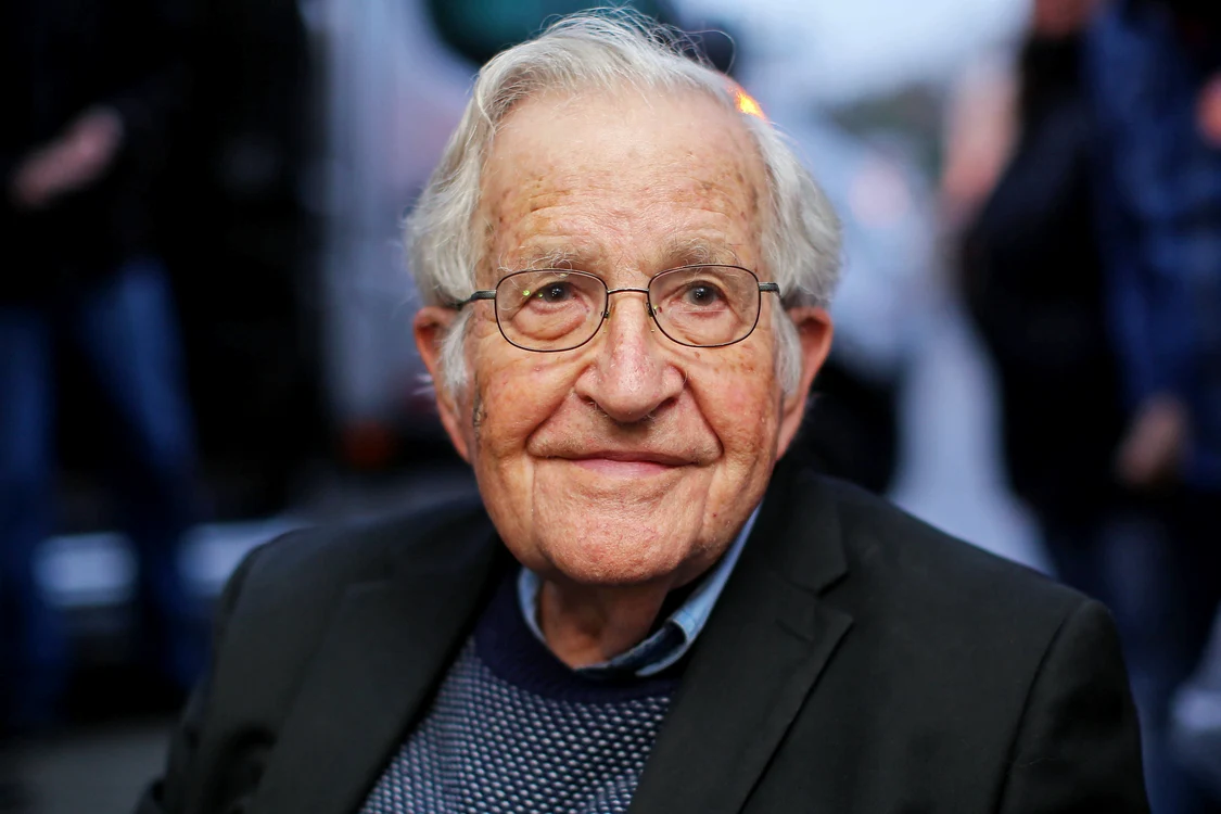 Noam Chomsky, unul dintre cei mai mari gânditori ai lumii FOTO AFP
