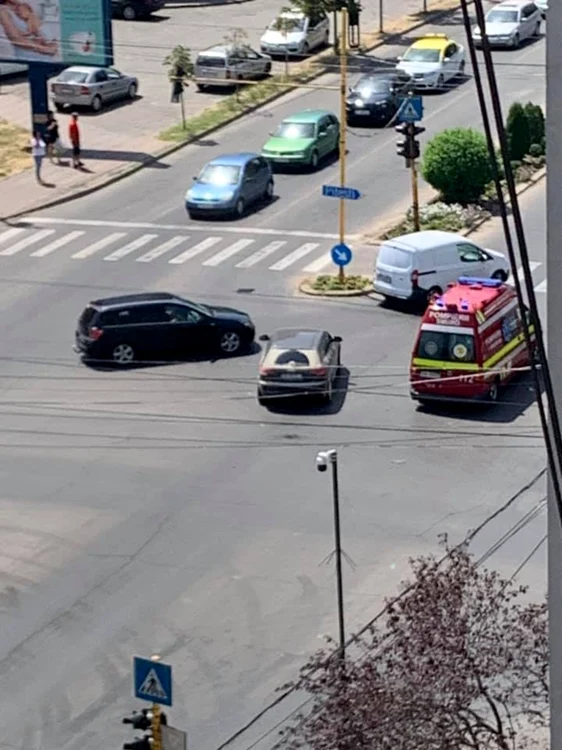 Accidentul s-a produs în intersecţia din vecinătatea cofetăriei Boema FOTO: Facebook/Info Trafic Slatina