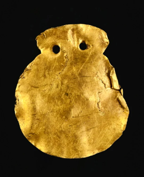 Pandantivul de aur are o vechime de 6.000 de ani. Foto: Historia