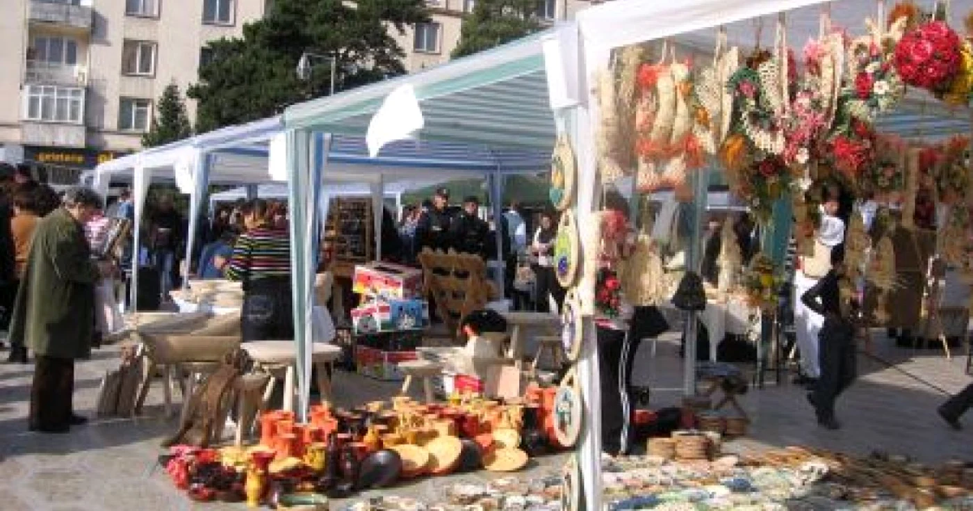 Artizanii se adună an de an în Bănie pentru a prezenta obiecte specifice regiunii lor.