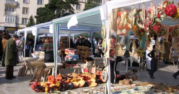 Artizanii se adună an de an în Bănie pentru a prezenta obiecte specifice regiunii lor.