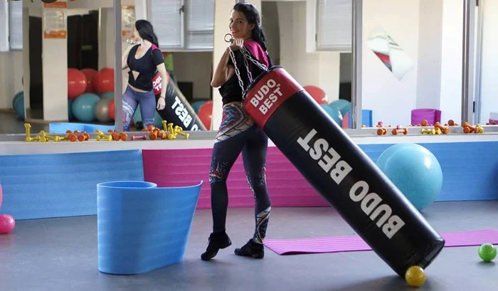 Silvia Lăuneanu este deja antrenor de combat fit la o sală de sport din Capitală