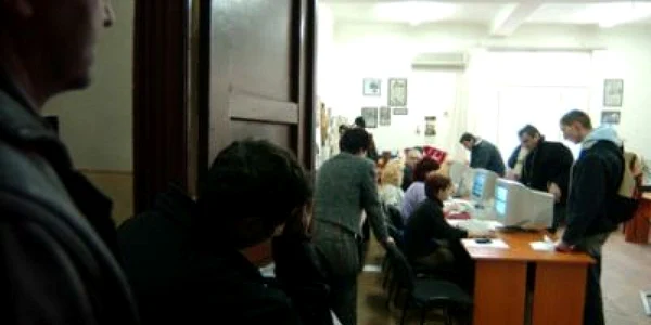 Oficiul Român pentru Imigrări verifică societăţile cu salariaţi străini