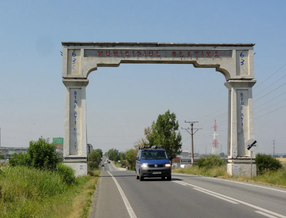 Una dintre cele trei intrări principale în municipiul Slatina    (FOTO: Mugurel Manea)